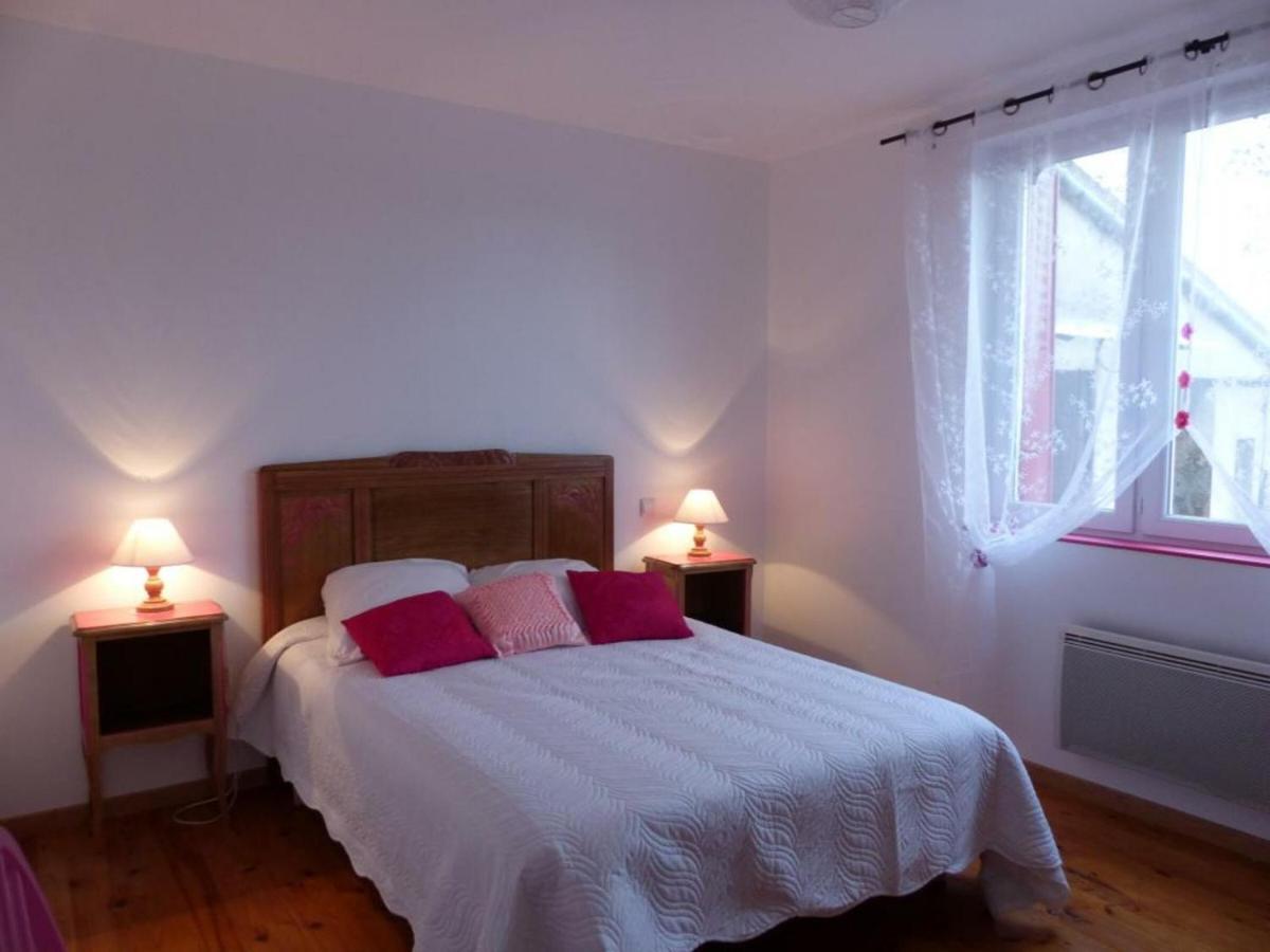 Maison Renovee Avec Cour Privee, Proche De Gannat, 3 Chambres, Animaux Acceptes, Equipements Modernes. - Fr-1-489-37 Poezat 외부 사진