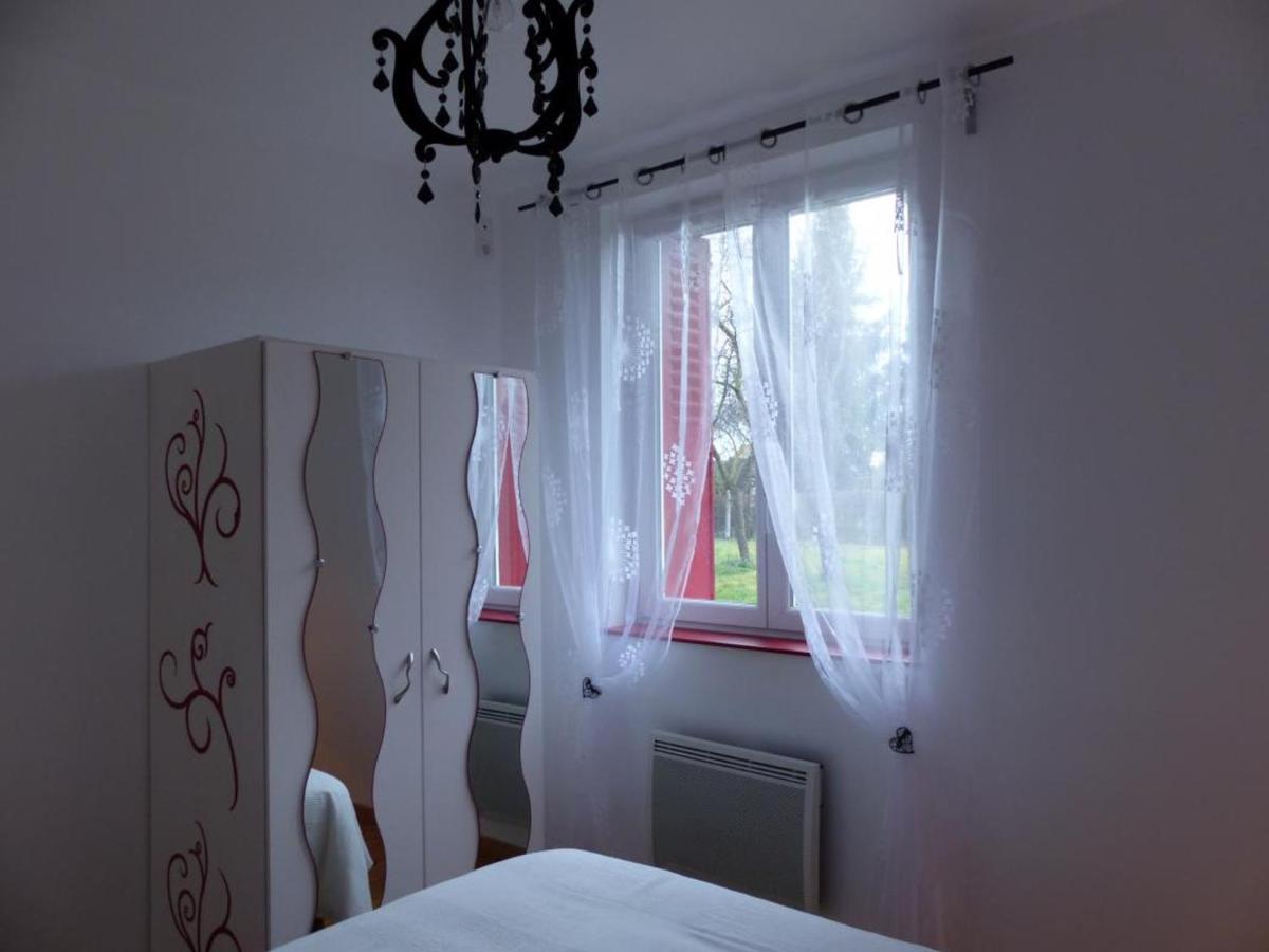 Maison Renovee Avec Cour Privee, Proche De Gannat, 3 Chambres, Animaux Acceptes, Equipements Modernes. - Fr-1-489-37 Poezat 외부 사진